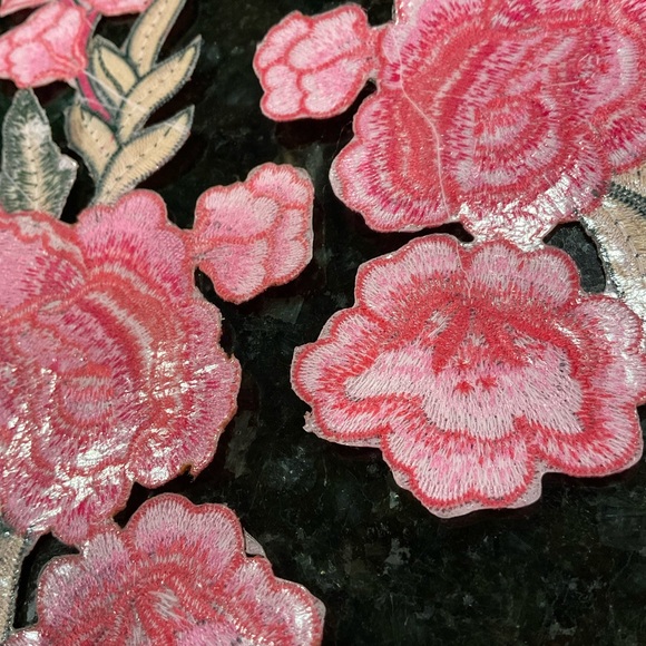 Floral heat set Appliqué PINK ROSES flowers vine rose EMBROIDERED Pair Set of 2 - Picture 4 of 5